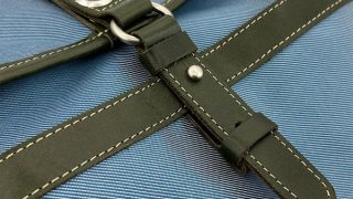 豊岡鞄®認定商品の廃魚網リサイクル ショルダーバッグ。